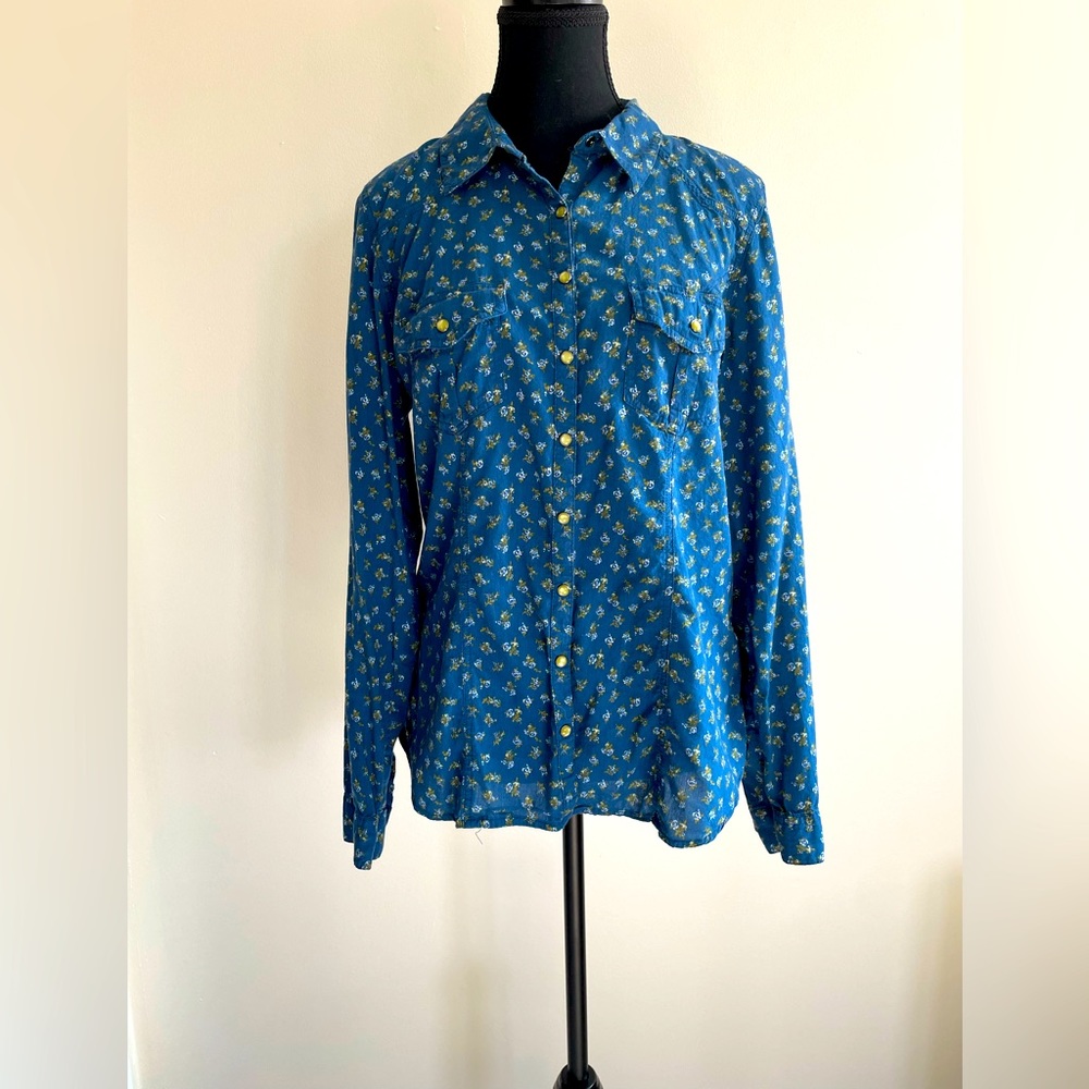 Maurices lightweight button up size XL